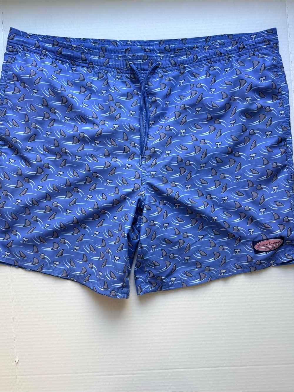 Vinyard vines Men's Blue lined Printed Swim Trunks sz large GUC